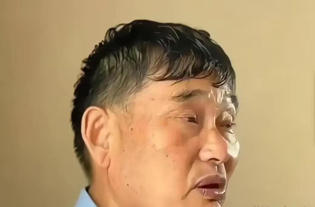 八万演出费早就已经全款结清，朱之文人已准时抵达活动现场，发现隔壁搭着办白事的棚子