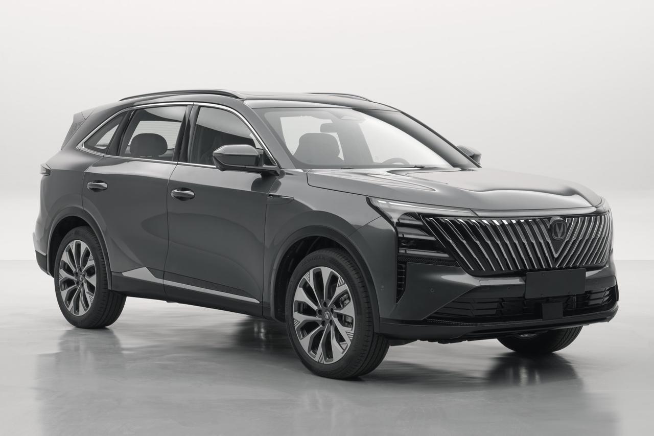 工信部第402批次公告车型：长安汽车CS75plus