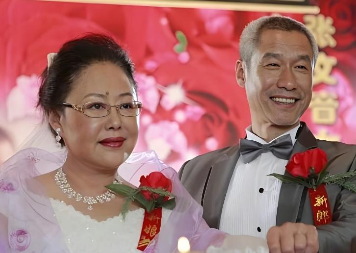 1968年，18岁的斯琴高娃嫁给了大她9岁的孙天相。婚后第三年，只生下女儿丹丹，