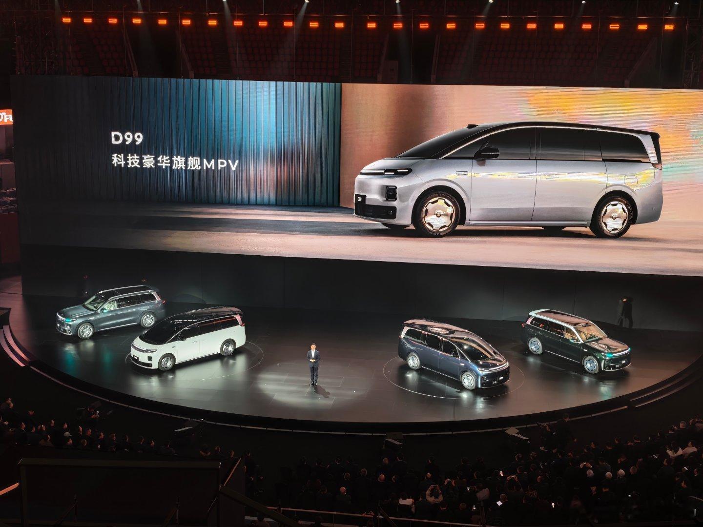 零跑首款MPV来了新车情报局在零跑汽车十周年发布会上，零跑汽车首款MPV车型-零