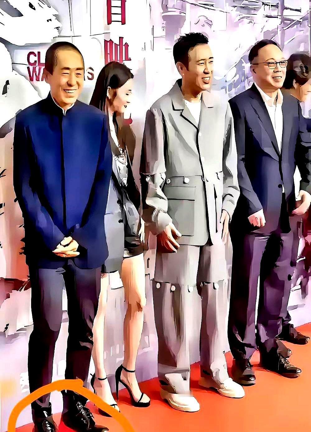 张艺谋又来春节档了，直接预定了2026年大年初一。这次玩得很大，搞的是国家