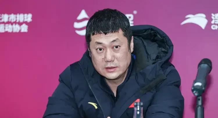 中国女排补进5位世联赛参赛队员，赵勇教练没有以锻炼年轻小将为由而舍弃中国女排在世
