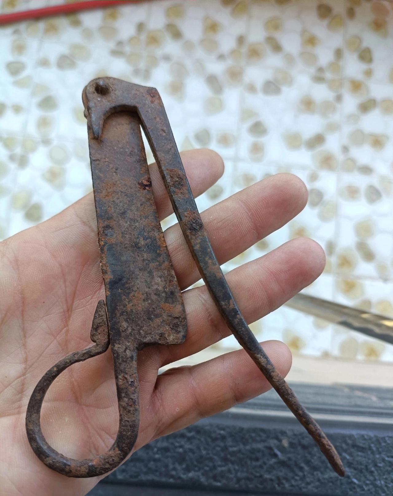 农村一老物件，你们说说，这东西在过去是用来做什么的？