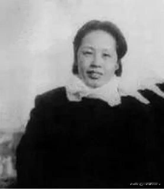 1949年，刘伯承听说原配还活着，并且日子过得很艰苦，就托人给她带信，想把她接到