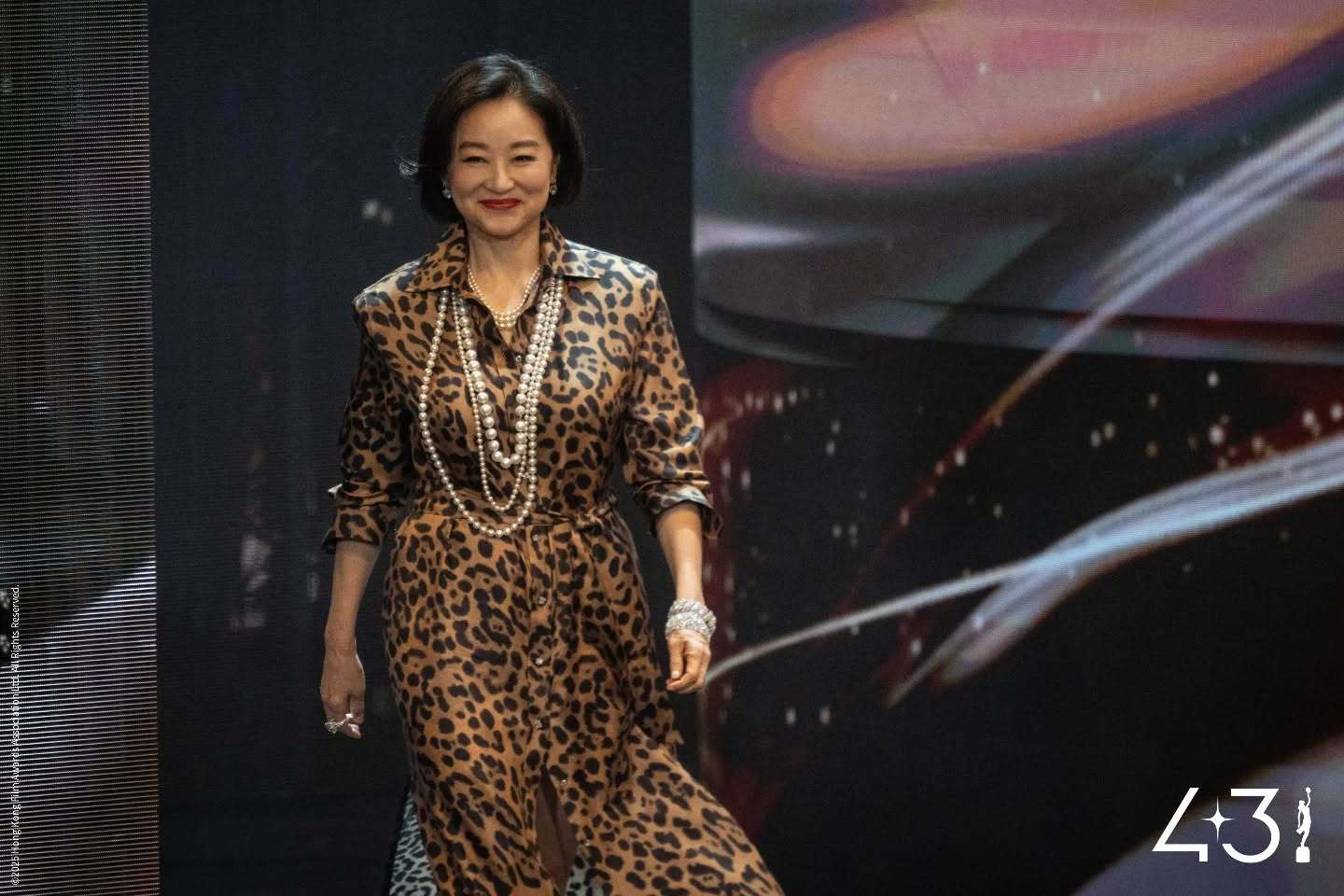 43届金像奖，颁奖嘉宾。​​​最佳新演员及新晋导演：梁朝伟最佳服装造型设计：王