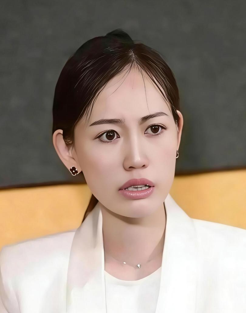 一手好牌打得稀烂！一手好牌打得稀烂！马蓉离婚后拿到5000万补偿，原本可以安稳过