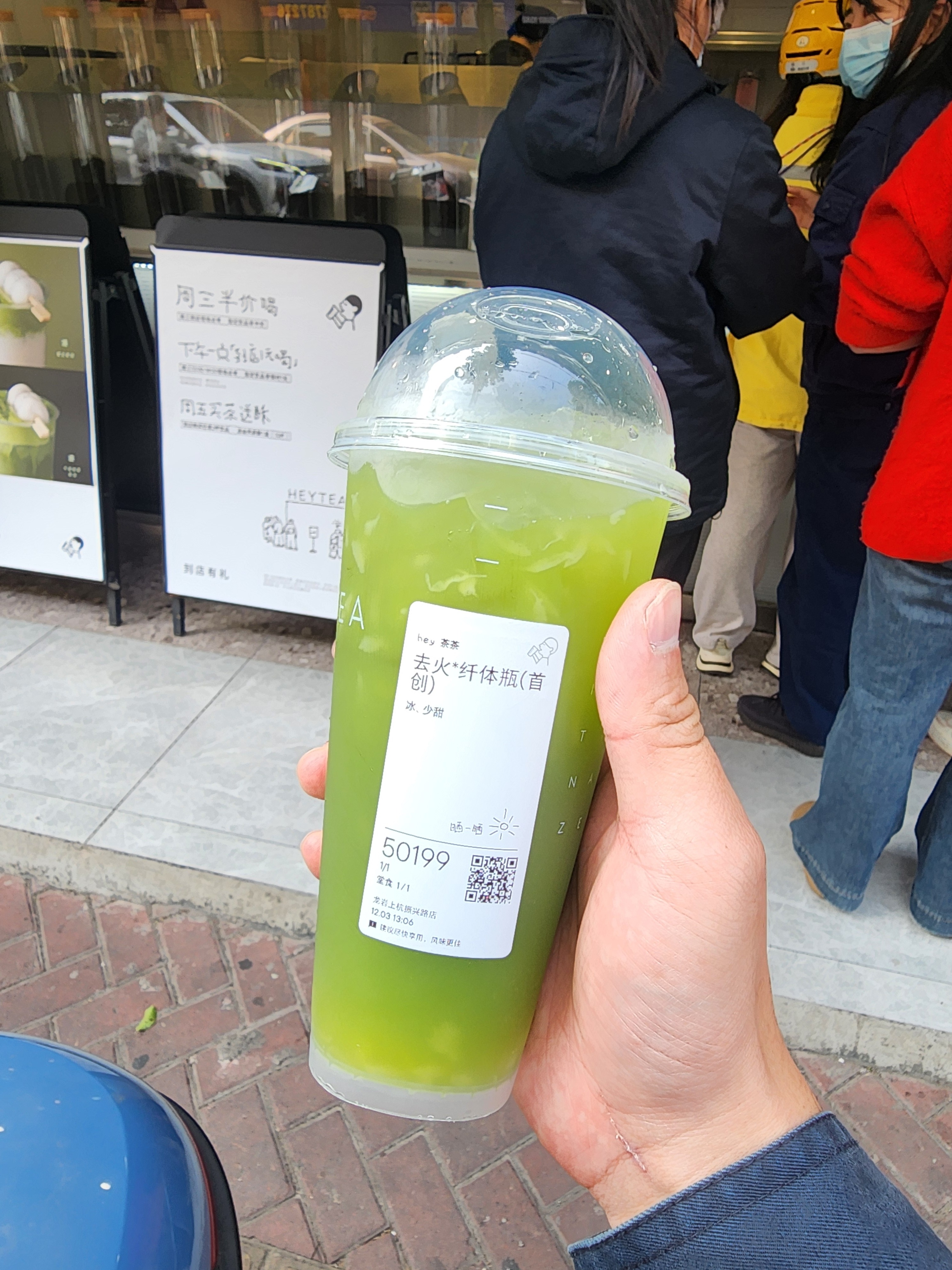 满满一车喜茶，已经达到了惊人的12元人民币