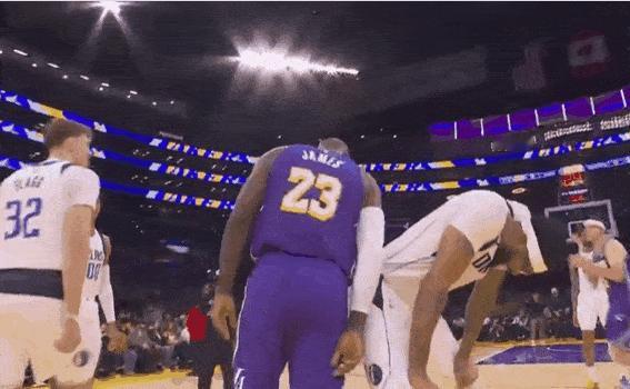 真爱了！浓眉戴维斯谈老大哥詹姆斯：“我们现在虽然是对手，但是在比赛中依旧有很