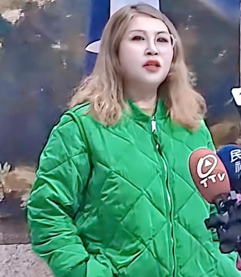 国民党彻底炸锅！陆配出身的中常委当场退党，把郑丽文怼到哑口无言，场面燃到失控，关