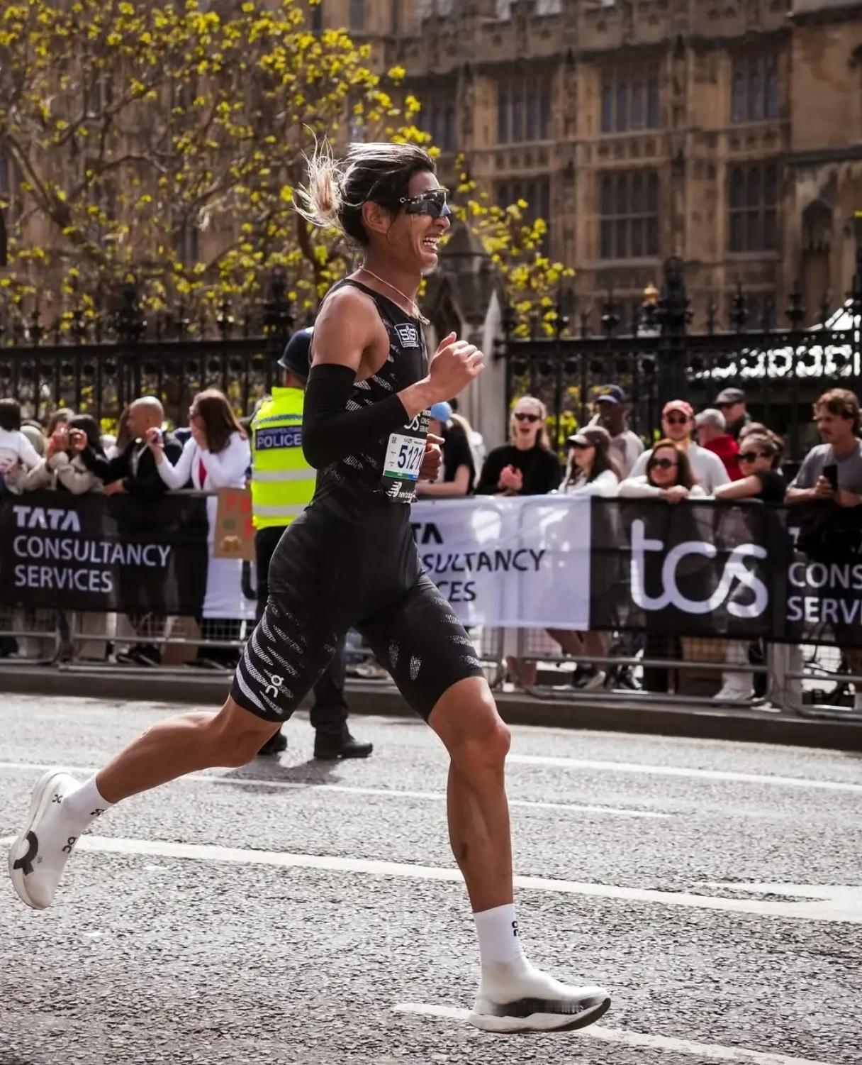 伦敦马拉松中国选手高光时刻2026伦敦马拉松震撼落幕，萨维、科杰查双人破二