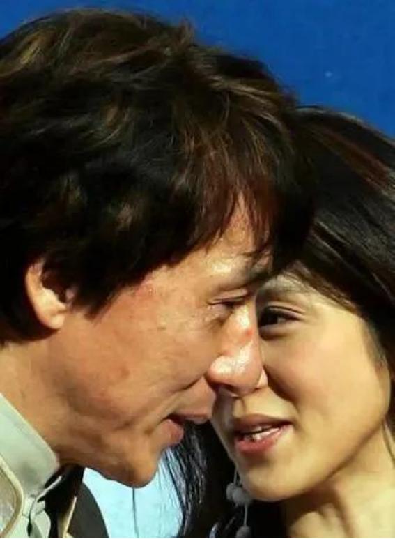 2003年，“玉女”杨采妮时隔6年，因负债超100万被迫复出拍戏，消息一出，成龙