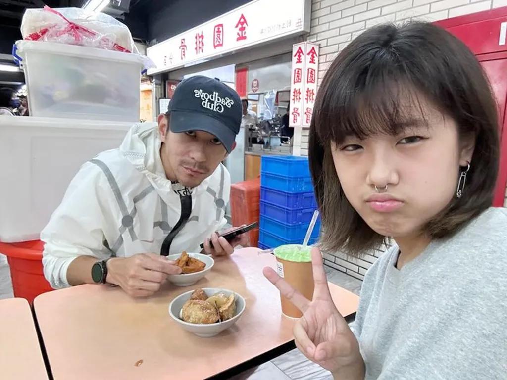 贾静雯女儿的一句话，给我听愣了之前有人采访修杰楷问他是否介意梧桐妹的穿搭