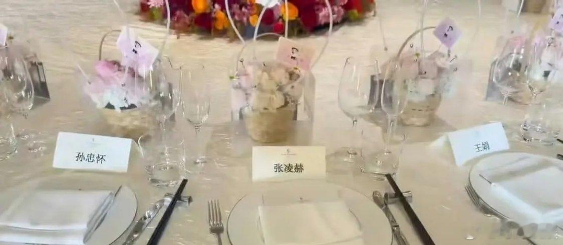 有网友说张凌赫抓住一切机会往上爬