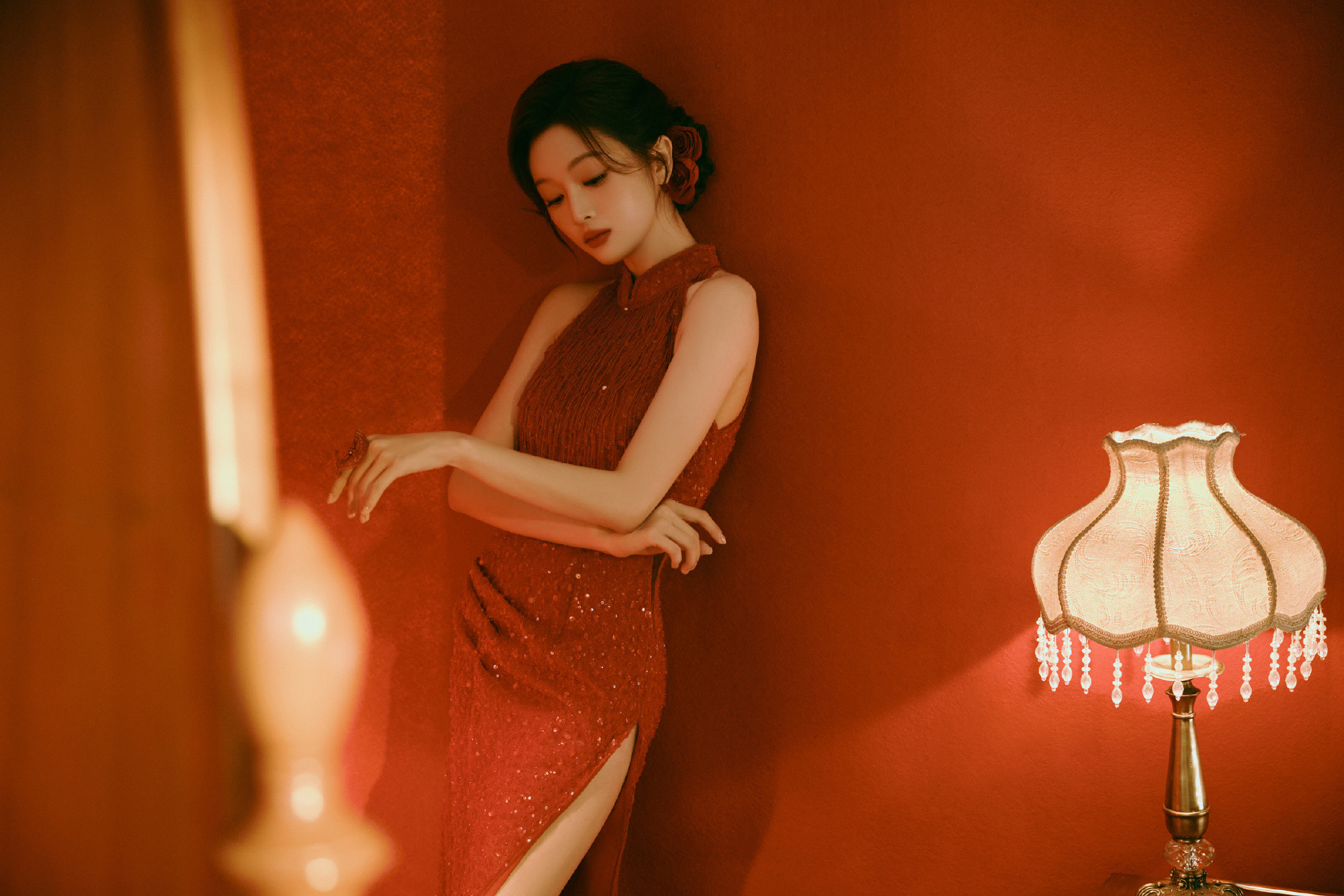 吴宣仪看得出她是女王吴宣仪这次棱镜大片太可了，给自己加冕的动作超有范儿。红毯