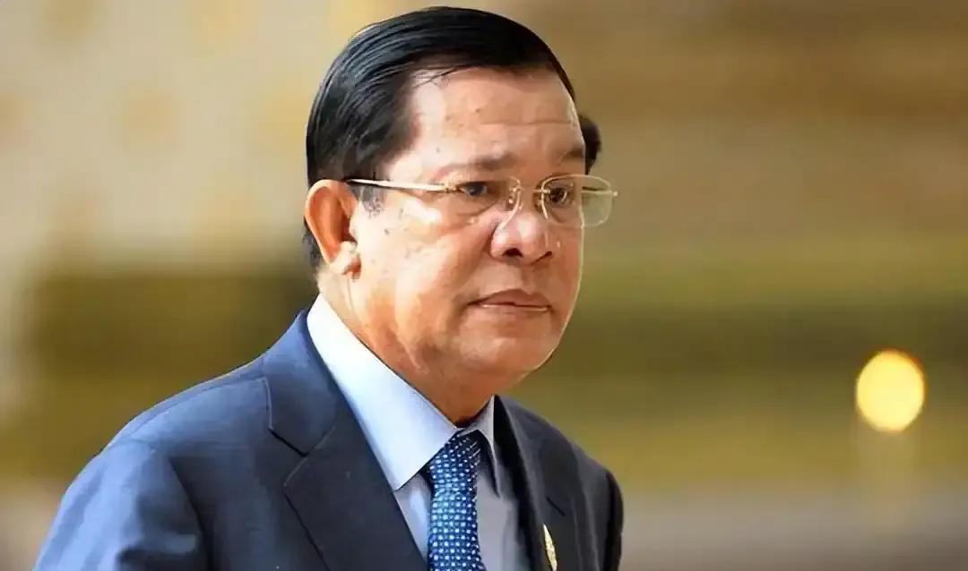 洪森急了柬埔寨称泰国军队无视柬方反对，擅自进入柬方领土并架设铁丝网。洪森得到消