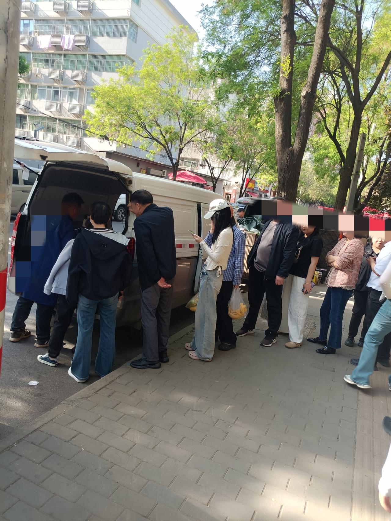 晒出你的本地生活这年头，脑子不好使还真赚不了钱。昨天路过西安南郊一