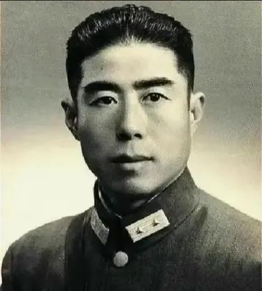 1944年，“大汉奸”郭绍绪请日军高层在家喝酒，席间，他大喊一声：“上炖鸡！”话