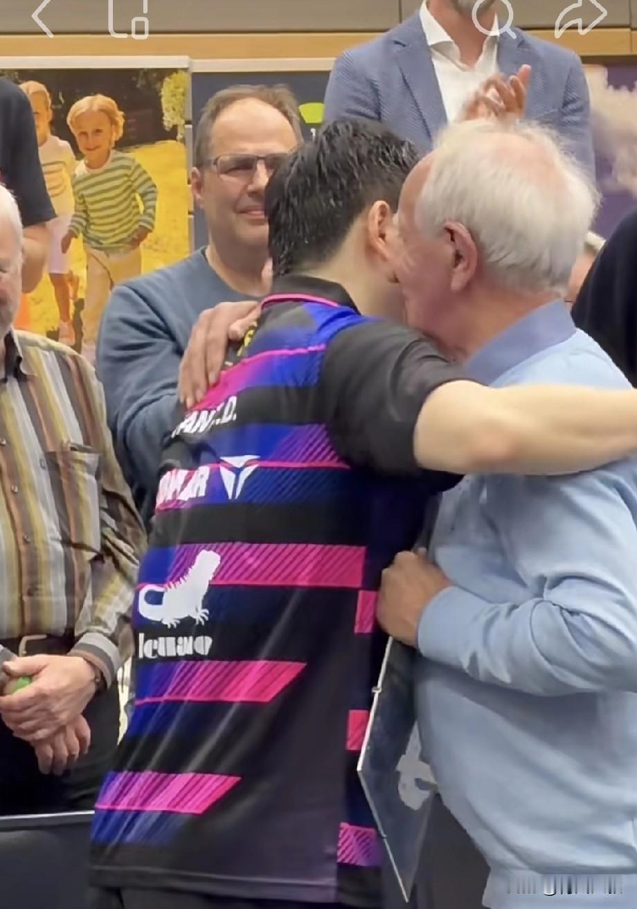 东哥告别赛，我总结了两个字！家和朋友！比赛之前，小朋友们唱了一场周华健的