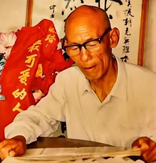 “我还活着哪。”1990年春，一位农民模样的老人站在河北保定的某军营门外，手指一