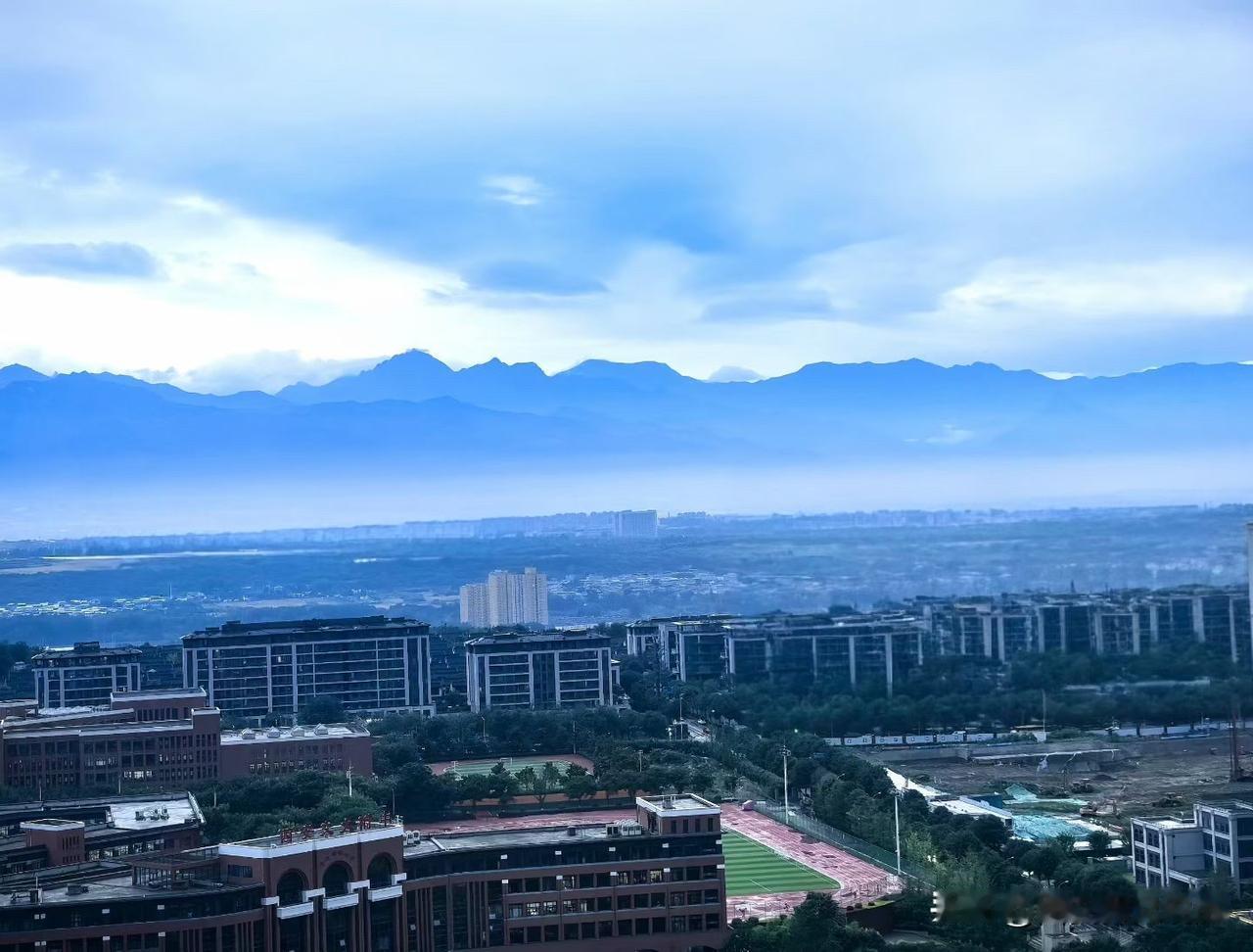 西安最近的雨后美的不像话西安城市景色西安又下雨