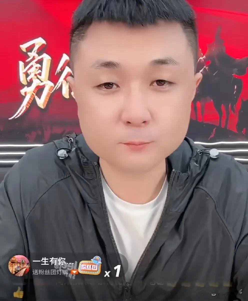 太原老葛打PK喊得太卖力，旁边人让老葛吸氧气，老葛说我要是吸氧气，那不成了卖惨主