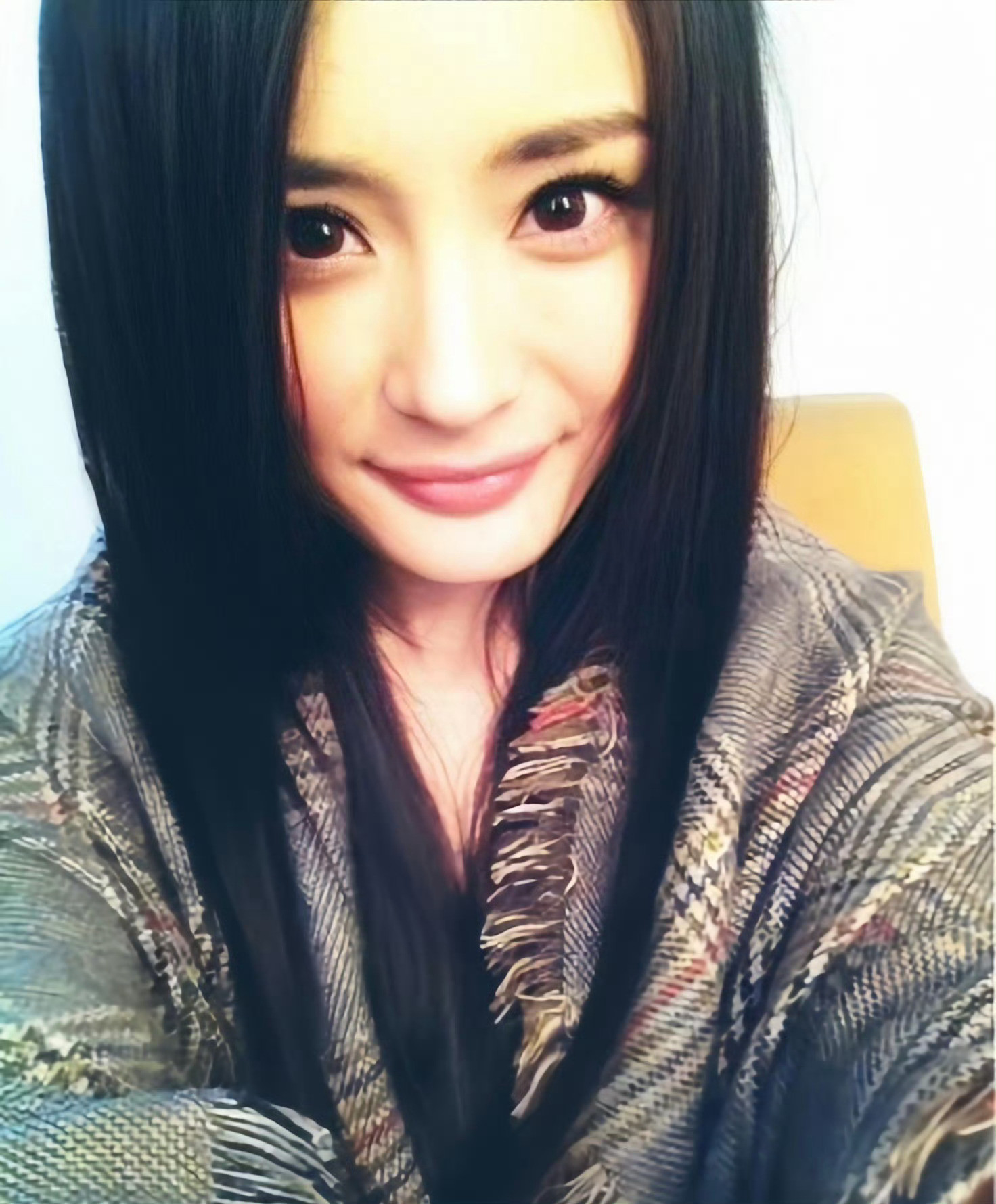 杨幂早期完全是姐幂每个阶段各有各的美，可以是妹宝可以是姐姐也可以妈幂，作为观众
