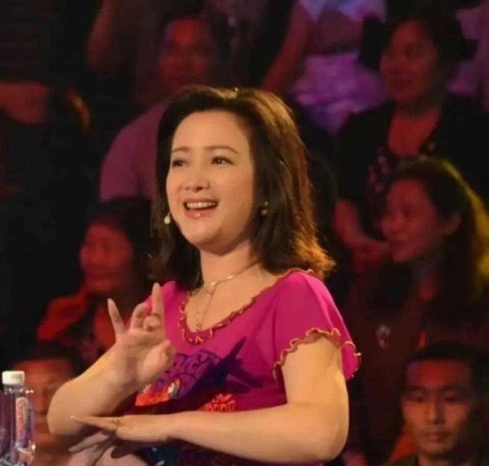 女明星中最喜欢的就是她了，60多岁了依然保持着风韵犹存的面貌，这样的颜值比陈红要