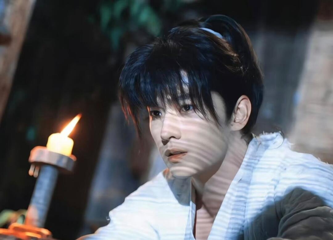 这个杨洋快被大家玩坏了都别笑了，杨洋快碎了[笑着哭]又是对手指又是猫猫拳卖萌，像极