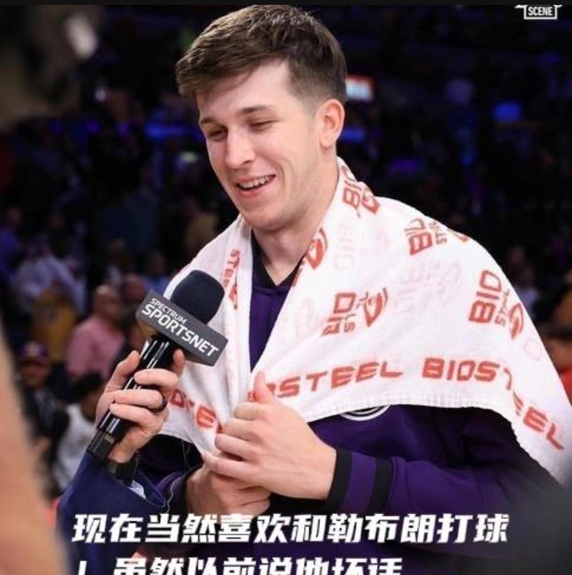 你最喜欢的球员是谁？里弗斯：最初接触篮球时我喜欢科比！喜欢模仿他的动作！科比是