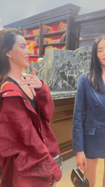 好可怕，泰国的女明星Mai看着比刘雯还要瘦，刘雯是国际超模，职业有要求，她已经是