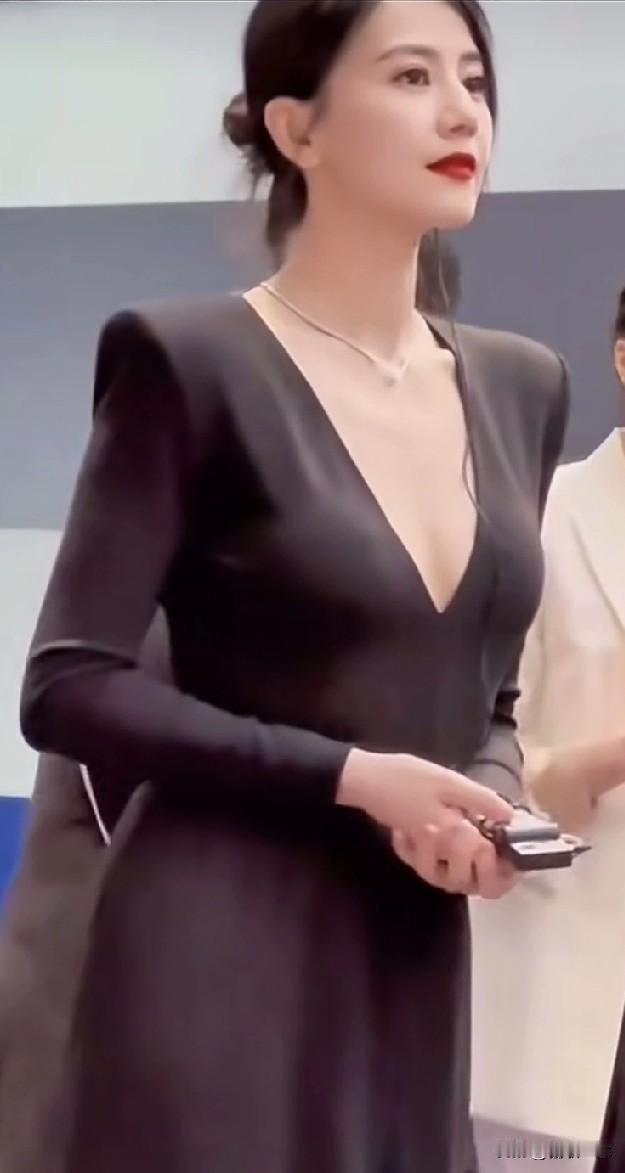 看到高圆圆想起了《咱们结婚吧》的他这一晃眼，就是这么多年过去了。心里还