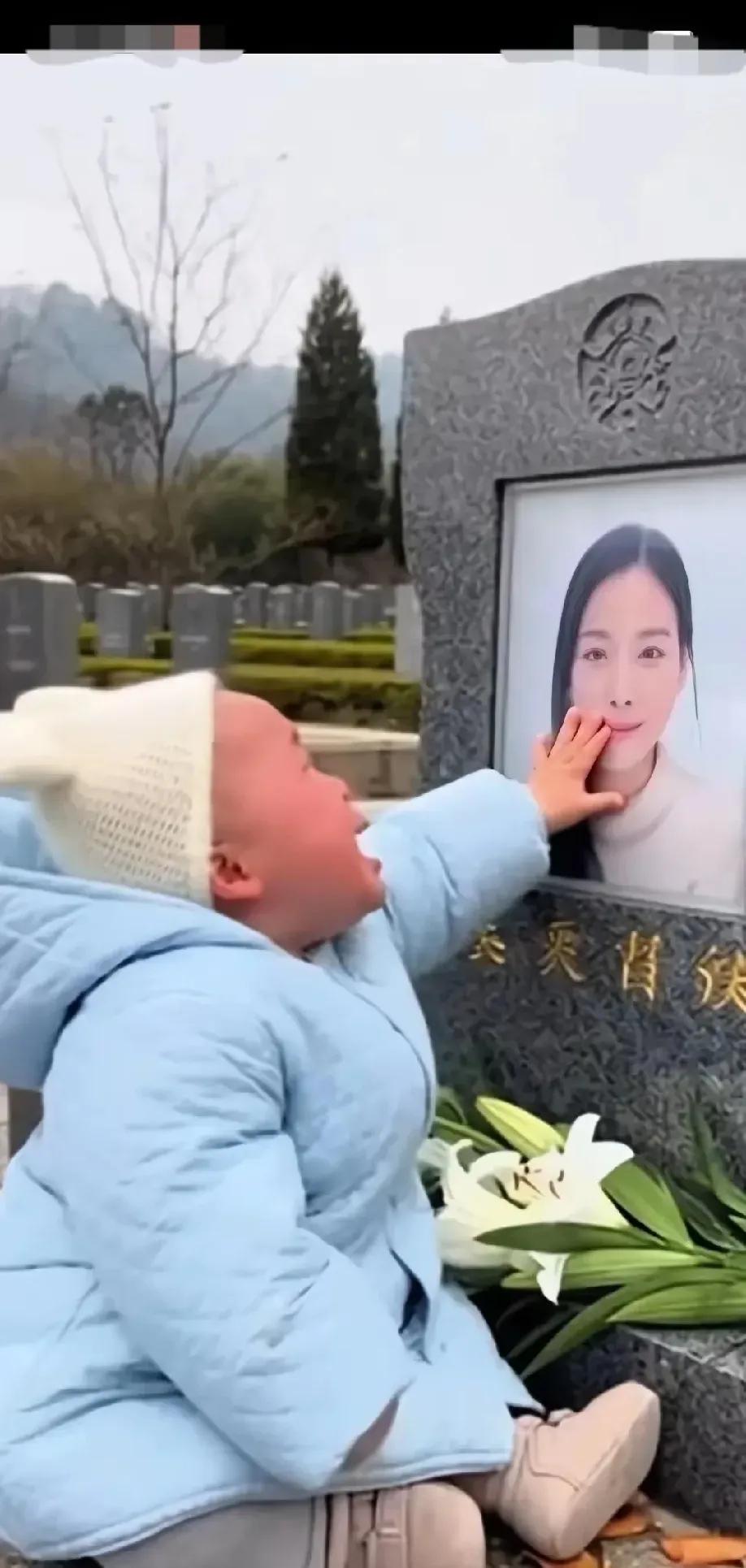 泪目！离世八个月的妻子托梦给丈夫说：很想宝宝，有空的时候把宝宝带来，看看又长点