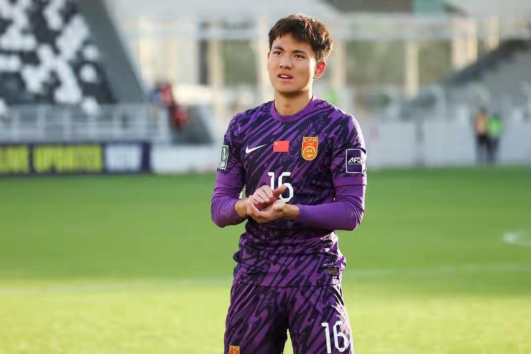 中国男足守门员:1，颜骏凌，对阵新西兰和巴勒斯坦，两场球，总共丢了8球，真是个