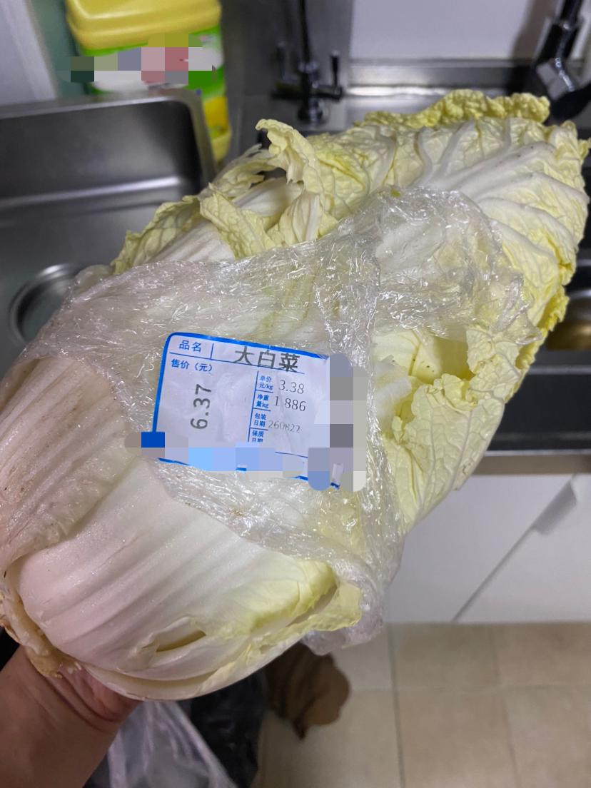 白菜当垃圾丢掉吧，不要舍不得，也不要存在侥幸心理，虽然不知道白菜是否沾过甲醛，但