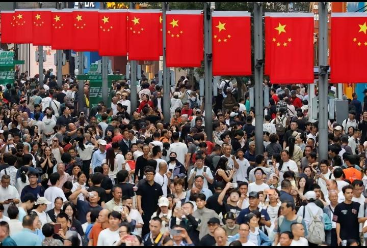 “外资巨头们终于发现了一个全球独一份的“新玩法”：在中国借钱，去全球花。瑞银（