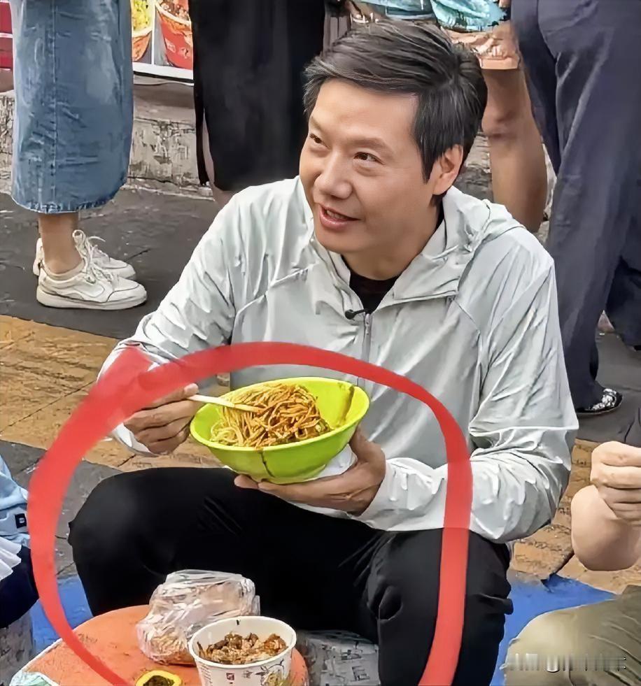 我严重怀疑雷军在武汉吃早饭不是为了做营销，也不是搞人设，纯粹就是为了那一口地