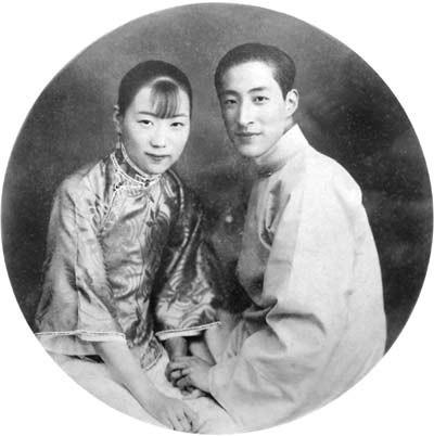 1962年，一位嘴唇、脸庞紫得发黑，头发全白、牙齿掉光，瘦到脱相的老人，