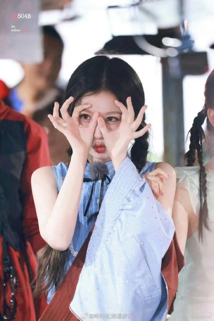 她把男主会干的全干了姜暮在园艺种植上也有一手，精心打理花园，培育各种花卉，让原本