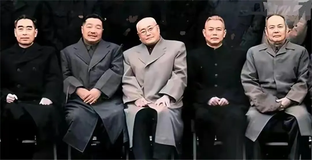 5位开国元勋，有国家总理，有国家主席，有全国人大委员长，还有两条龙。