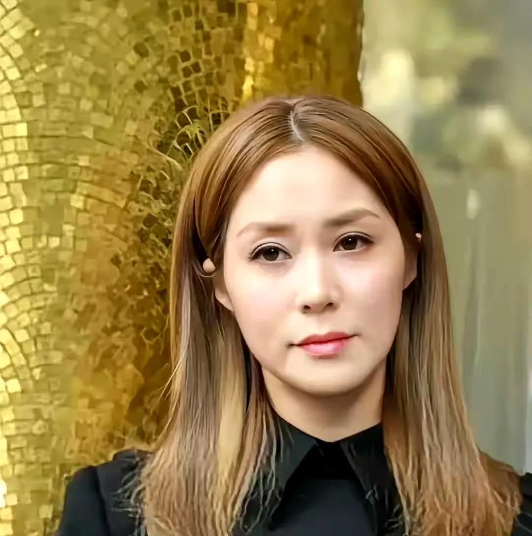 看来一个人的处境，真的是相由心生，就像徐子淇公公在的时候。她的面容看起来是掩盖