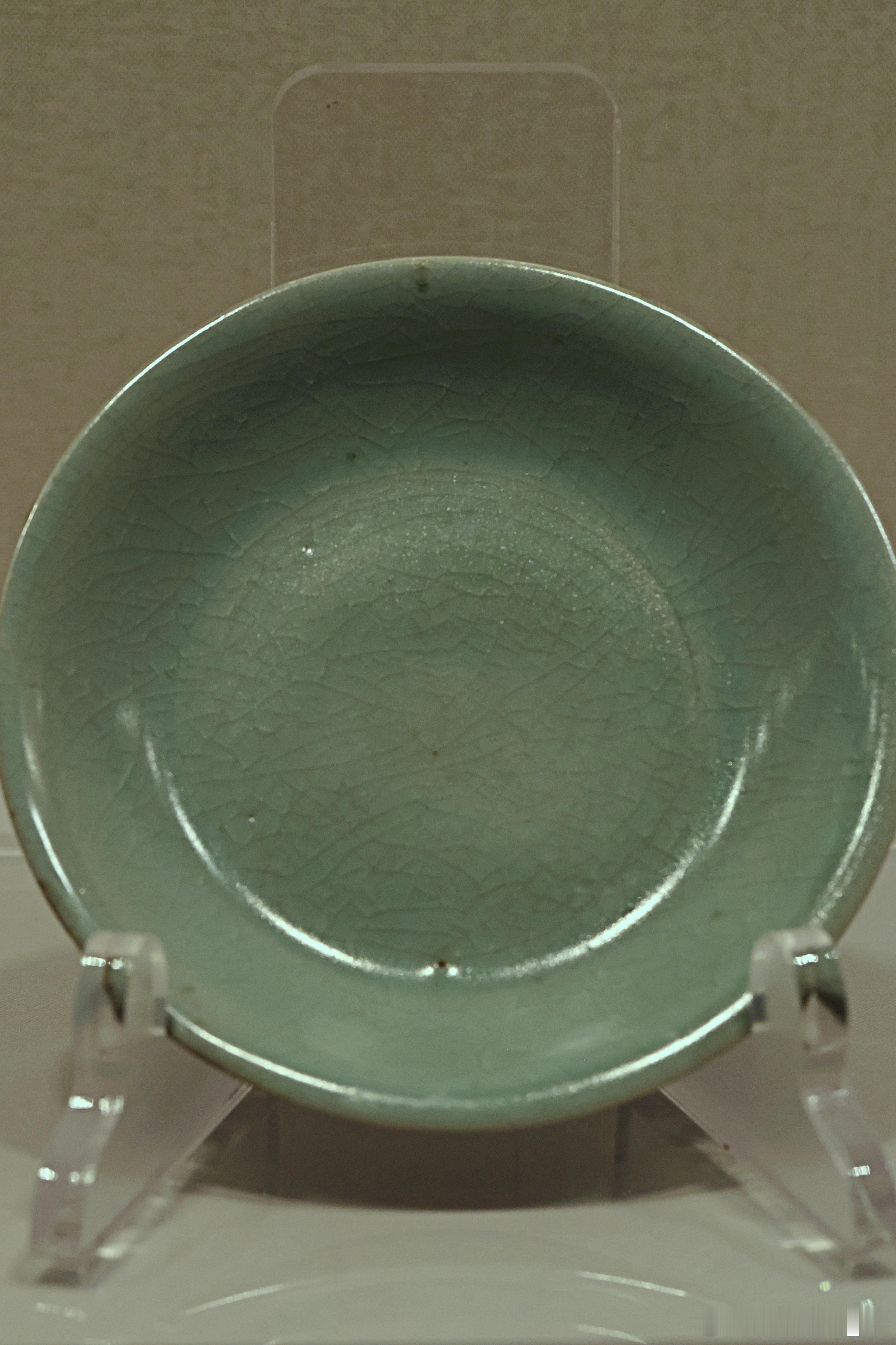 汝窑天青釉盘宋（960-1279年）天津博物馆藏汝窑为宋代五大名窑之首，198