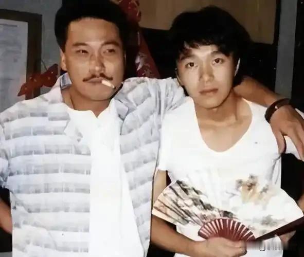 周星驰还没红时，吴孟达就说：离梁朝伟远点。吴孟达会这样无情？背后原因挺扎心的。难