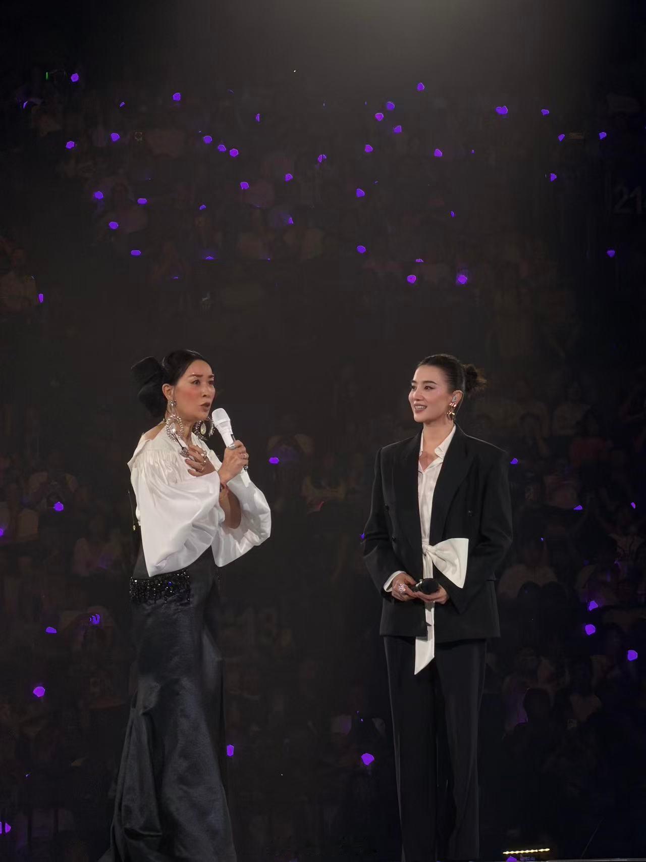 那英南京演唱会开口跪那英南京演唱会一开场就王炸谁能不被那英的现场折服！南京站一