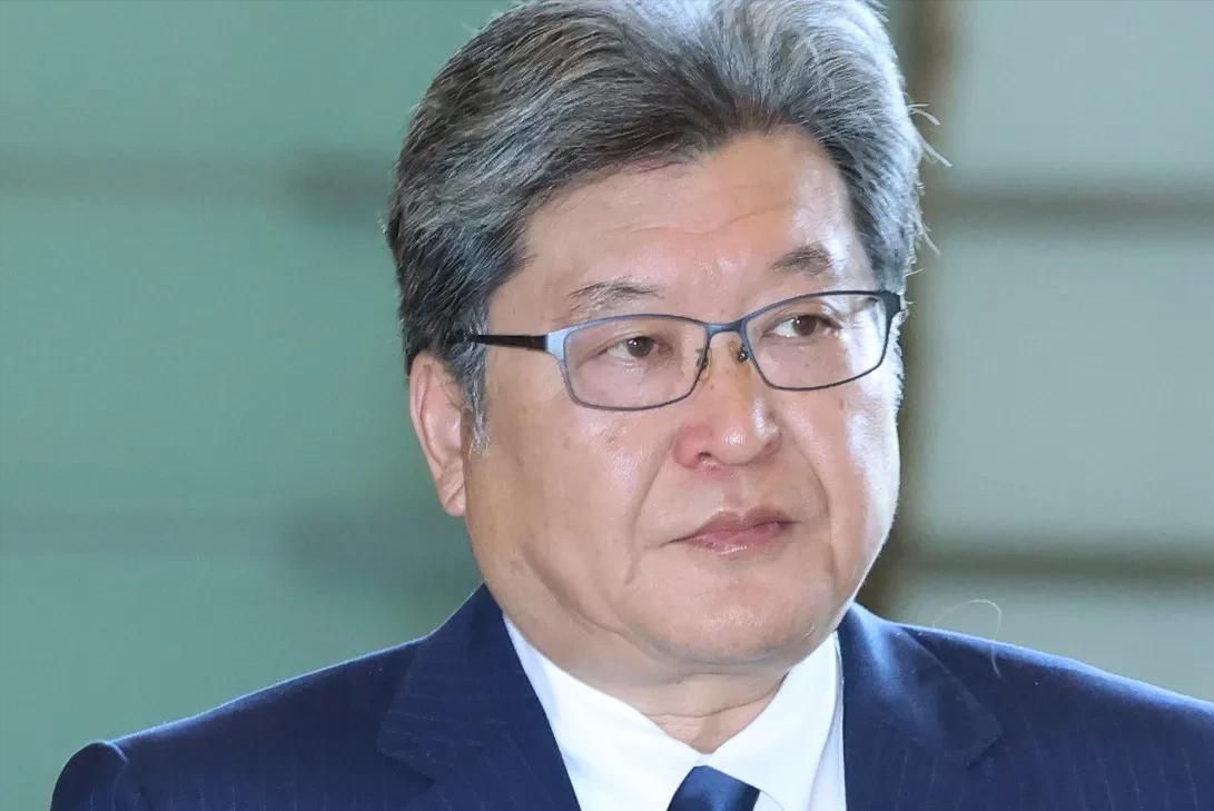 赖清德以为来了救兵，其实是接住了一道催命符，12月21日，萩生田光一落地台北，这