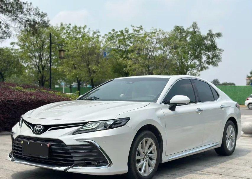 分享丰田凯美瑞混动版的两个用车小技巧：开过丰田凯美瑞混动版新车的都有感触，这个