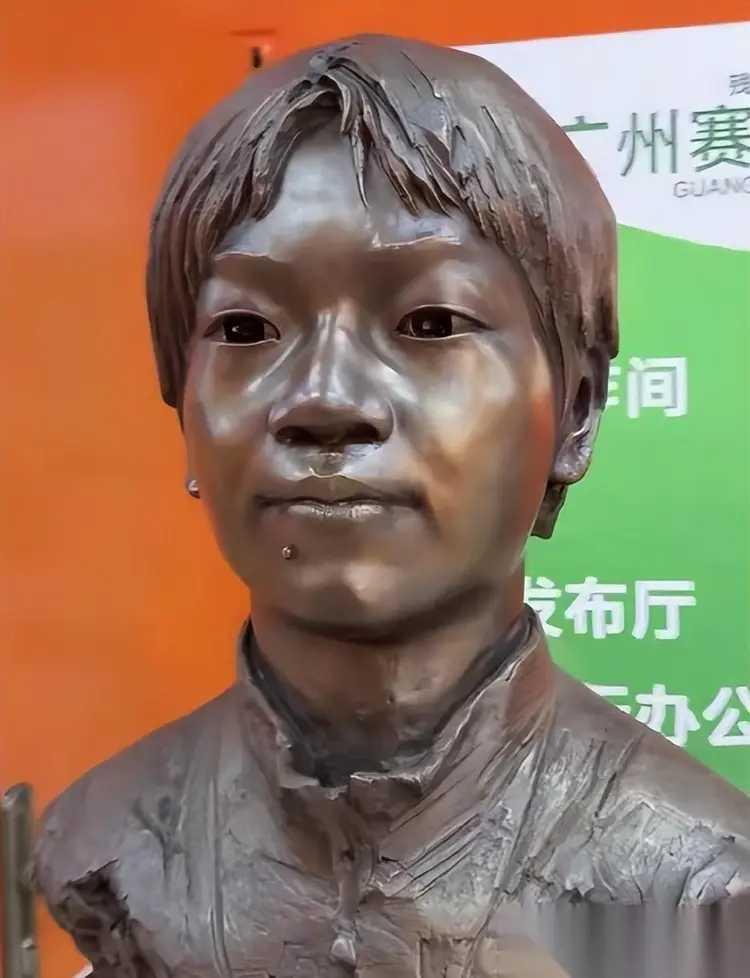 赞成拆除全红婵铜像。不为别的，只因为现在就为一个才十八岁的姑娘树铜像，对全红婵