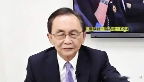 在台湾，终于有人站出来为郑丽文说话了。难得啊，难得！为啥说难得？这两天网