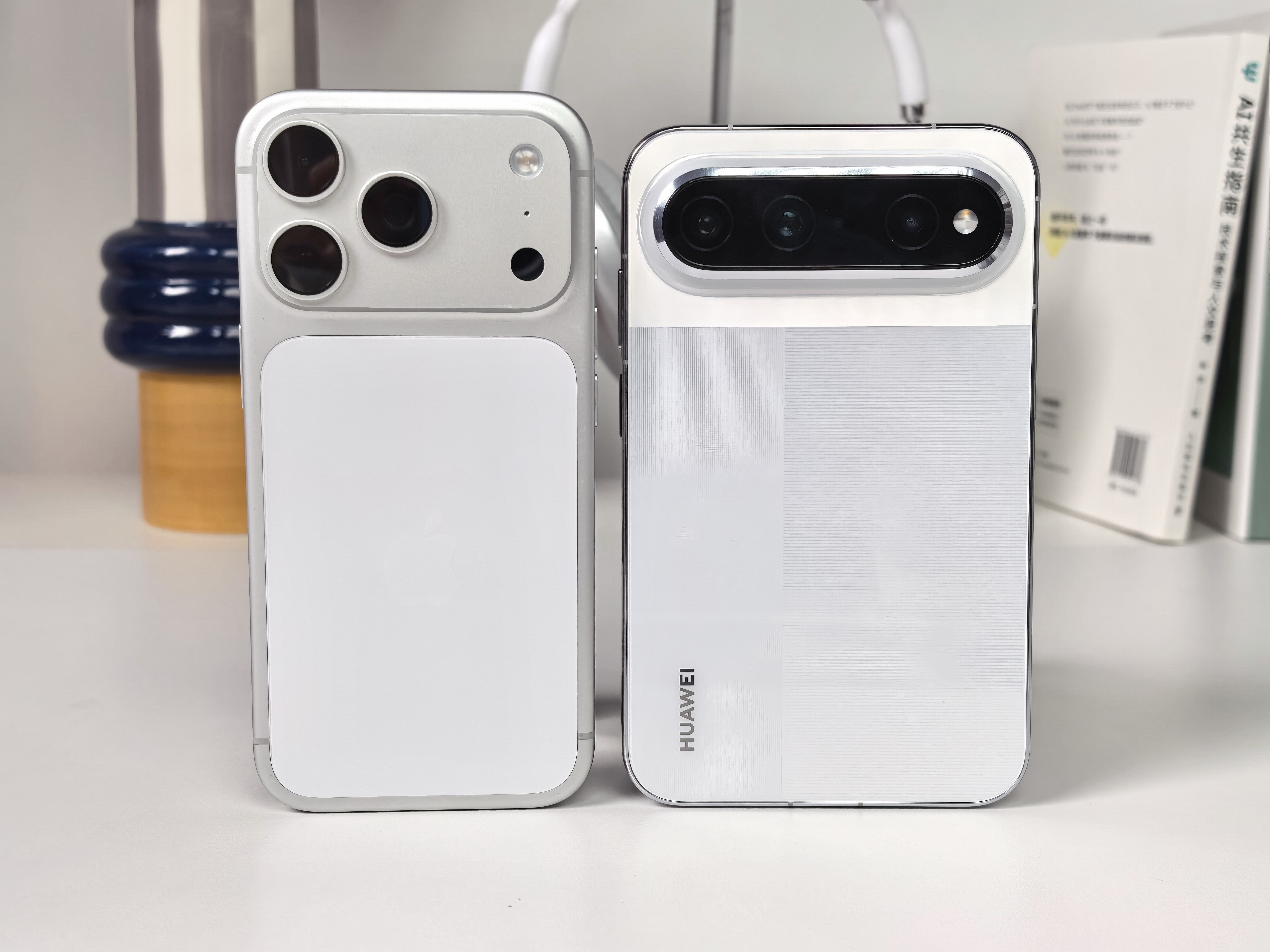 华为PuraXView这块6.39英寸的阔直板屏，跟常规6.3英寸手机放一块