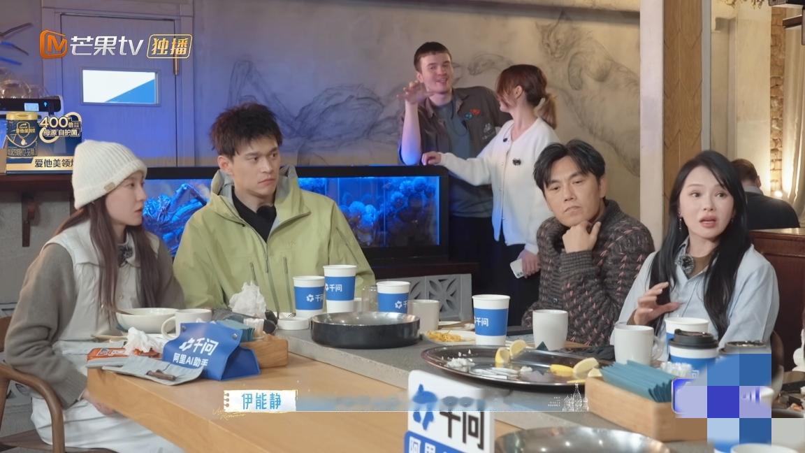 秦昊也太好了伊能静说:“我姐姐当时有一些债务问题，已经帮了一次两次三次了，我实