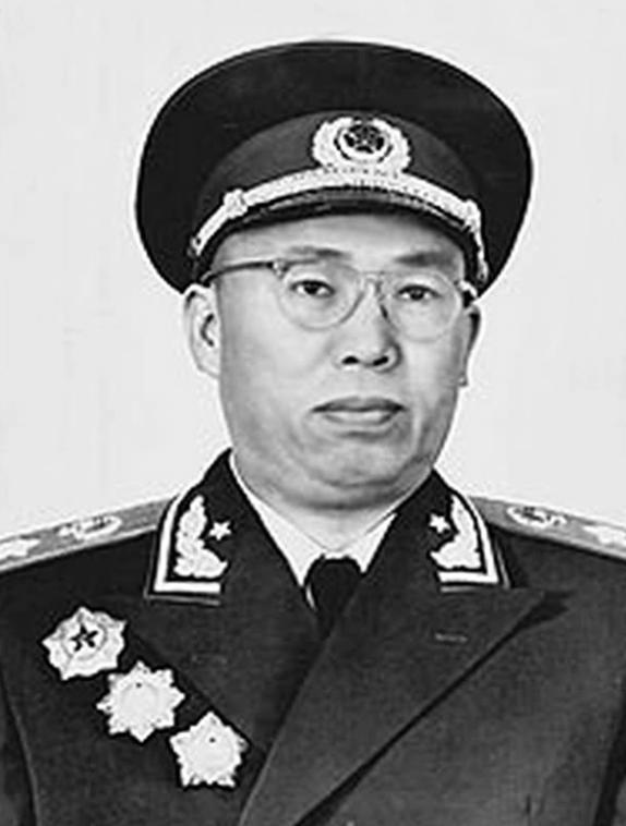 1955年授衔，三位元帅主动“让衔”，这其中到底有哪些不为人知的隐情呢？1955